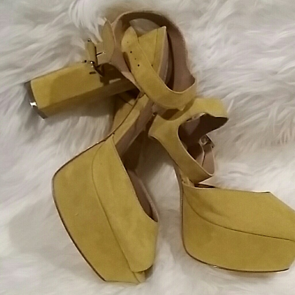 Shoe - Picture 2 of 3